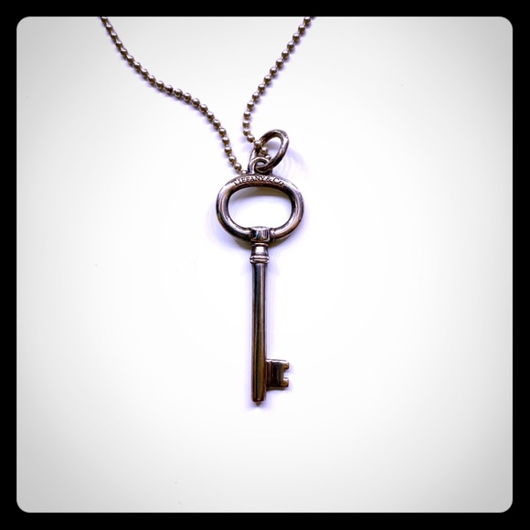 TIFFANY KEY NECKLACE - Picture 1 of 5